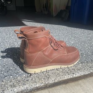 Size 9.5 mens keen work boots. Brand new